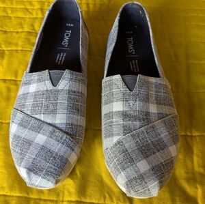 TOMS Women's Black and White Plaid Loafers Size 8.5